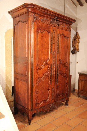 18thC Provencal wedding armoire (wardrobe).Walnut wood stained with alkanet - Louis XV