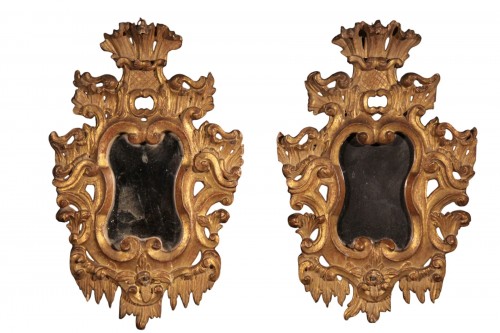 Paire de miroirs en bois sculpté et doré, travail italien du Barochetto