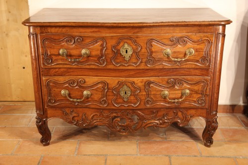 Commode nîmoise en bois de noyer, Provence XVIIIe siècle - Mobilier Style Louis XV