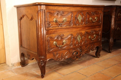 Mobilier Commode - Commode nîmoise en bois de noyer, Provence XVIIIe siècle