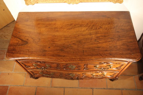 XVIIIe siècle - Commode nîmoise en bois de noyer, Provence XVIIIe siècle
