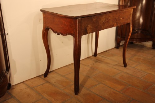 XVIIIe siècle - Table console provençale en bois de noyer, époque XVIIIe siècle