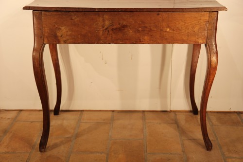 Table console provençale en bois de noyer, époque XVIIIe siècle - Louis XV