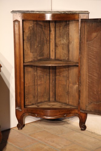 18th C Rare pair of Louis XV Provencal corner cabinets - Furniture Style Louis XV
