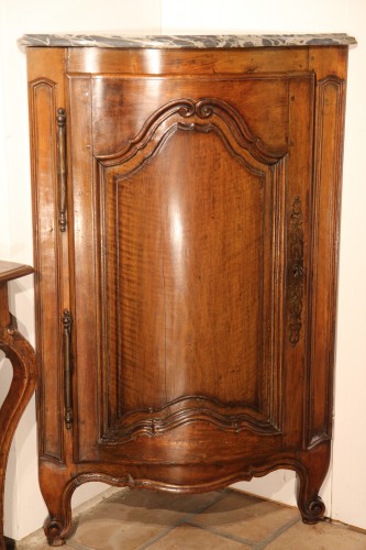 18th C Rare pair of Louis XV Provencal corner cabinets - 