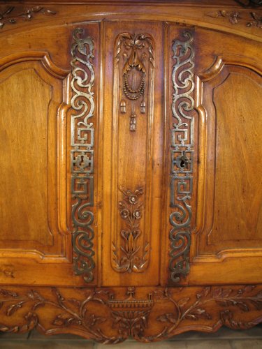 A Late 18th C marriage buffet (cupboard) from Provence - Furniture Style 