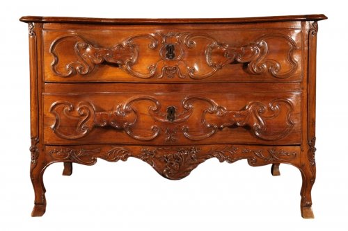 Commode Louis XV à manettes dite du Royans. Dauphiné époque XVIIIe.