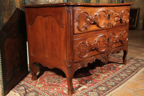 French provincial 18th C  Louis XV commode (chest of drawers) - 