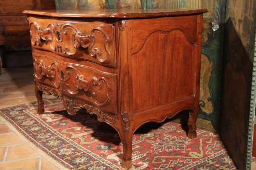 XVIIIe siècle - Commode Louis XV à manettes dite du Royans. Dauphiné époque XVIIIe.