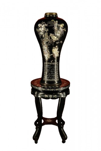 Important baluster vase.Pedestal. Copper, lacqued wood, mother-of-pearl.