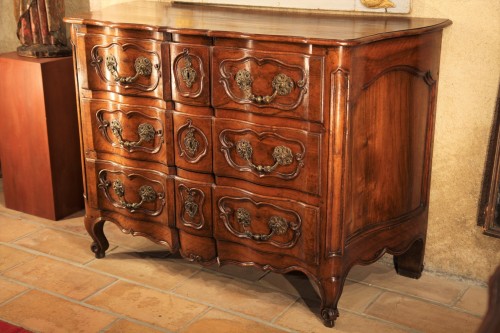 Mobilier Commode - Importante commode Louis XV, travail provençal du XVIIIe siècle