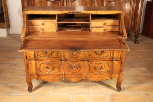 18th C writing “commode” (chest of drawers).From Provence - Furniture Style 