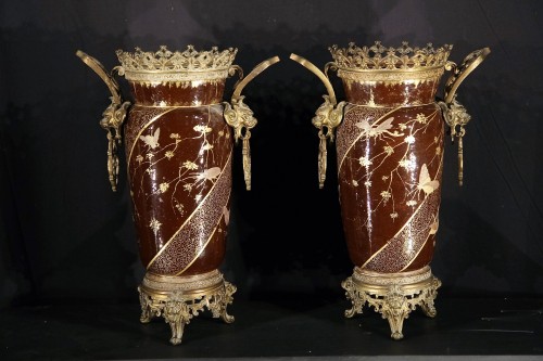 Paire de vases en porcelaine à monture en bronze fin XIXe - Objet de décoration Style 