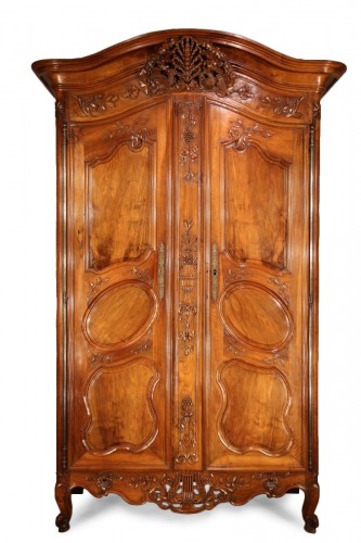 End of 18th C marriage “armoire” (wardrobe). In walnut wood. From Nîmes.