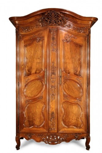 Armoire de mariage nîmoise en bois de noyer, fin du XVIIIe siècle