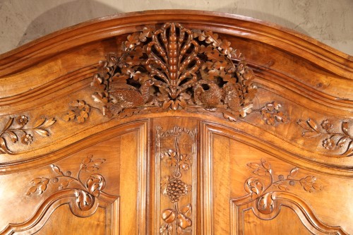 Armoire de mariage nîmoise en bois de noyer, fin du XVIIIe siècle - Mobilier Style Louis XV