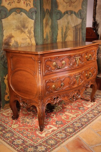 Louis XV - French Provencale Commode said “with lunette”, 18th century