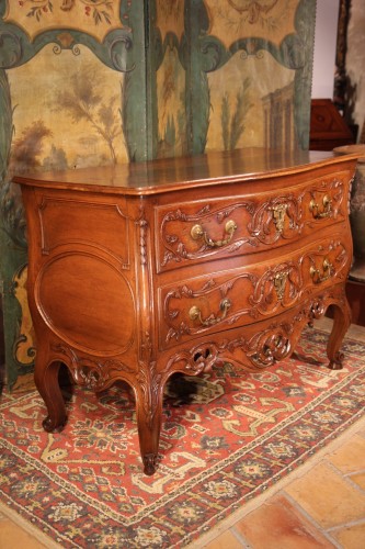 Louis XV - Commode sauteuse nîmoise du XVIIIe dite “à lunette”