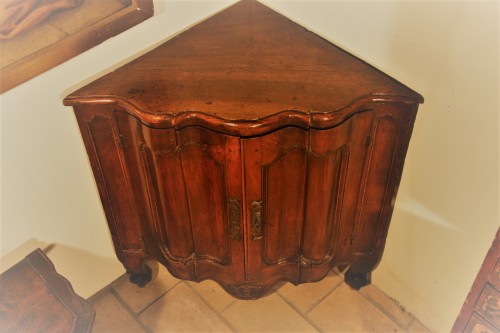 Furniture  - Early 18th C low “encoignure” (corner cupboard)