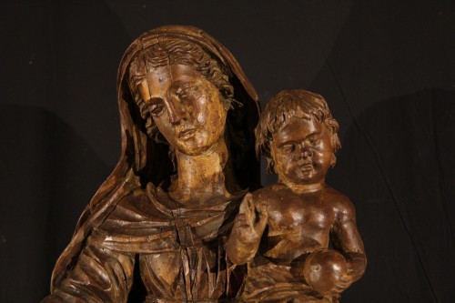 17th century - The Virgin and Child. Alder wood .Traces of polychrome. Late 17th-early 18t