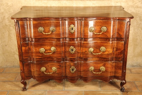 Commode dite en double arbalète, travail provençal de la 1ère moitié du XVIIIe siècle - Mobilier Style 