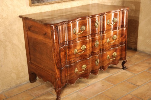 Mobilier Commode - Commode dite en double arbalète, travail provençal de la 1ère moitié du XVIIIe siècle