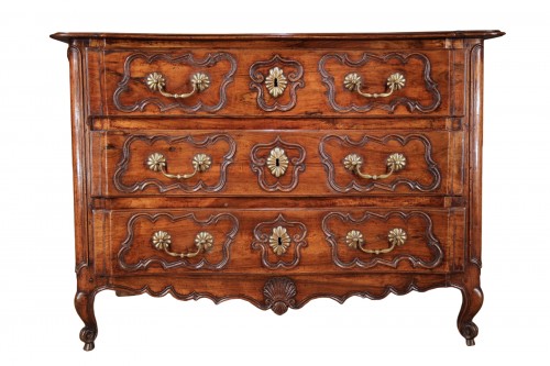 Commode Louis XV dite « en arbalète ». Provence époque milieu XVIIIe