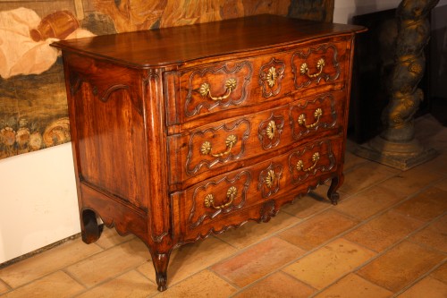 18th C Louis XV Commode said in “arbalète” (crossbow). From Provence - Furniture Style Louis XV