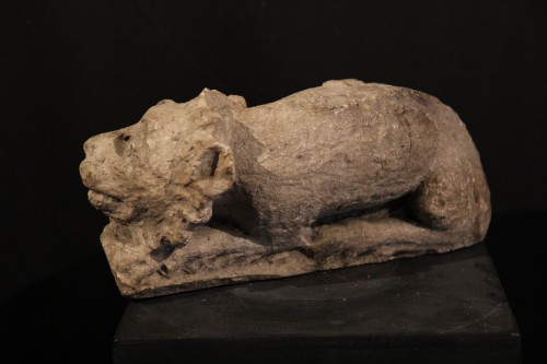 12th C Romanesque Sculpture. A lying lion, in limestone - 