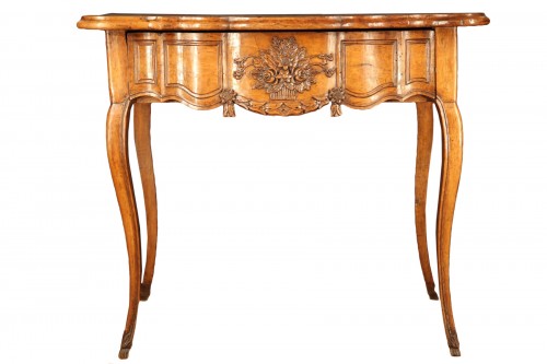 18th C console table In walnut wood from Arles, Provence