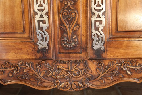 Louis XV - Armoire arlésienne de mariage en noyer  2ie moitié du XVIIIe siècle