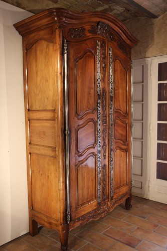 Antiquités - Second half of 18th C marriage Armoire from Arles (Provence).