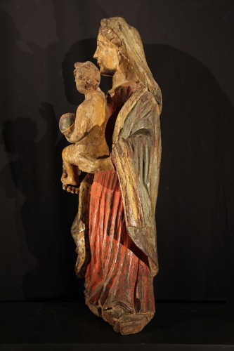  17th C Virgin and Child  with its original polychromy. From Occitania - Sculpture Style 