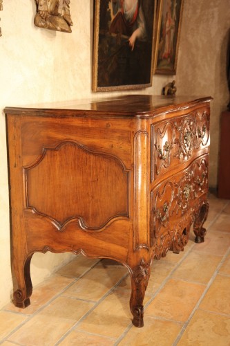 Mobilier Commode - Importante commode nîmoise. Bois de noyer. 1ère moitié du XVIIIe siècle