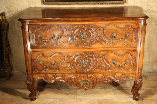 Commode nîmoise en bois de noyer, 1ère moitié du XVIIIe siècle - Chatelan Antiquités