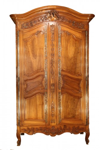 Last 18thC marriage armoire from Arles (Provence). In walnut wood.