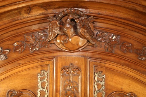 Last 18thC marriage armoire from Arles (Provence). In walnut wood. - Furniture Style Louis XV