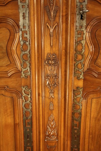 Furniture  - Last 18thC marriage armoire from Arles (Provence). In walnut wood.