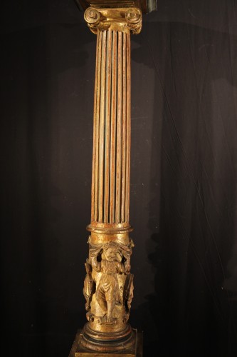 Sculpture  - 16th C column  in gilt and lacquered wood. From Italy