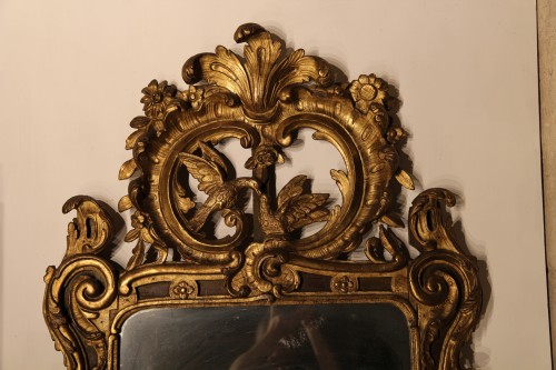 Important Miroir provençal en bois sculpté, doré et laqué. Epoque XVIIIe - Miroirs, Trumeaux Style Louis XV