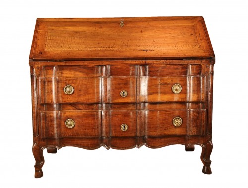 End of 18th C Louis XV writing commode . In walnut wood. From Provence.