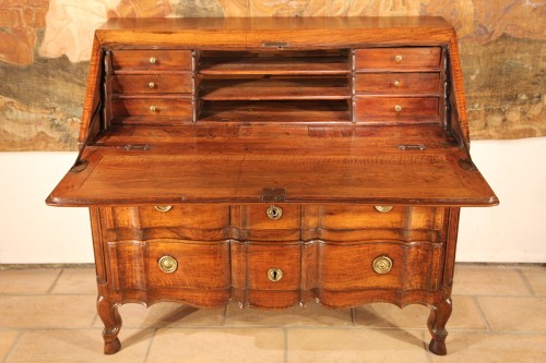 End of 18th C Louis XV writing commode . In walnut wood. From Provence. - Furniture Style 