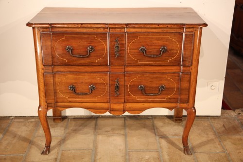 Mobilier Commode - Commode sauteuse aixoise début XVIIIe