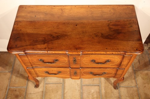 Commode sauteuse aixoise début XVIIIe - Chatelan Antiquités