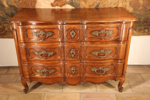 Commode Louis XV « en arbalète » Provence XVIIIe siècle - Mobilier Style Louis XV