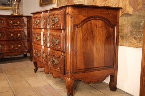 18th C Louis XV Commode In walnut wood. From Provence - 