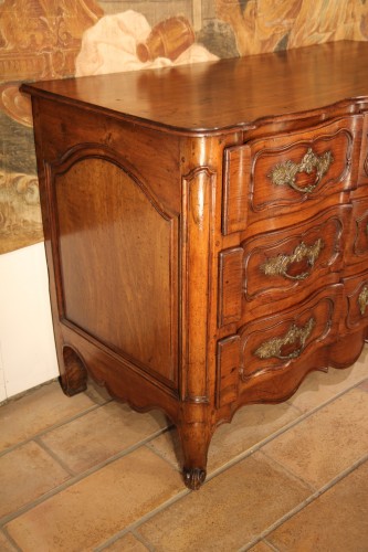 XVIIIe siècle - Commode Louis XV « en arbalète » Provence XVIIIe siècle