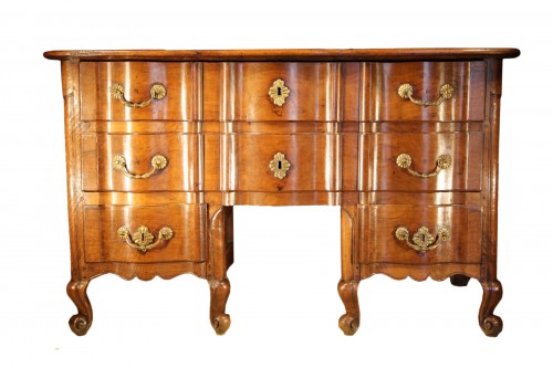 Early 18th C rare Louis XIV commode, so-called Mazarine. In walnut wood. 