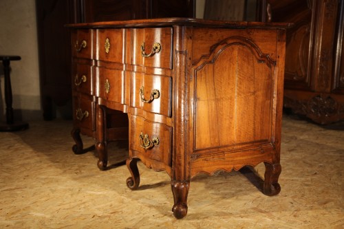 18th century - Early 18th C rare Louis XIV commode, so-called Mazarine. In walnut wood. 