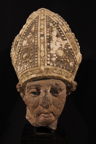 Early 16th C bishop’s head in limestone . From Southern France (Languedoc). - 